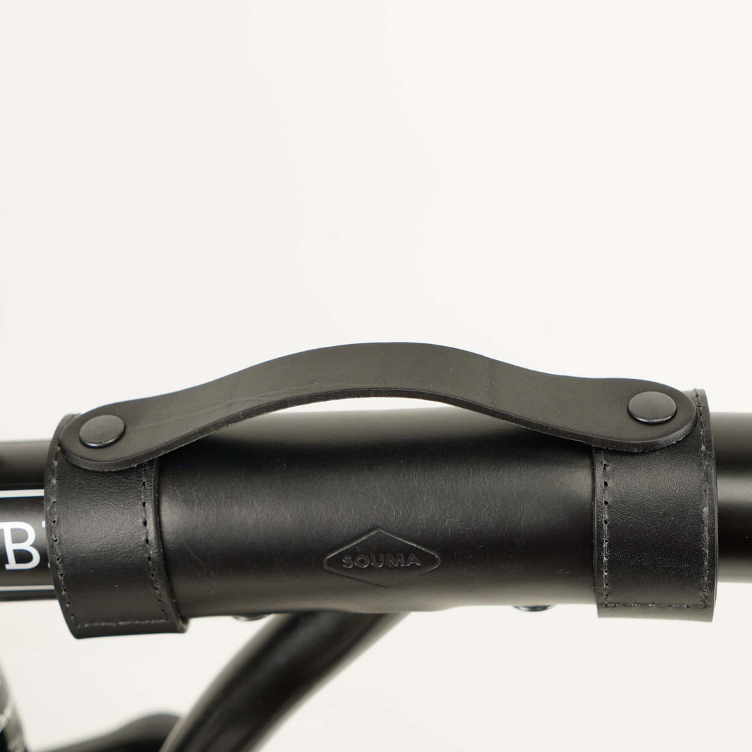 Black Leather Brompton Carry Handle - Brompton accessories - Souma Leather - rivet close up 