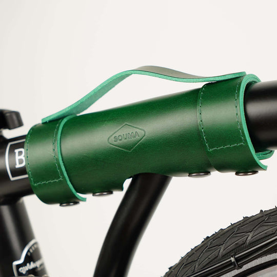 Green Leather Brompton Carry Handle - Brompton accessories - Souma Leather - logo close up