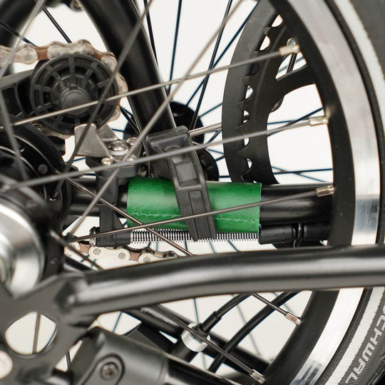 Leather Chain / Hook Protector for Brompton Bicycle - Brompton accessories - Souma Leather green close up
