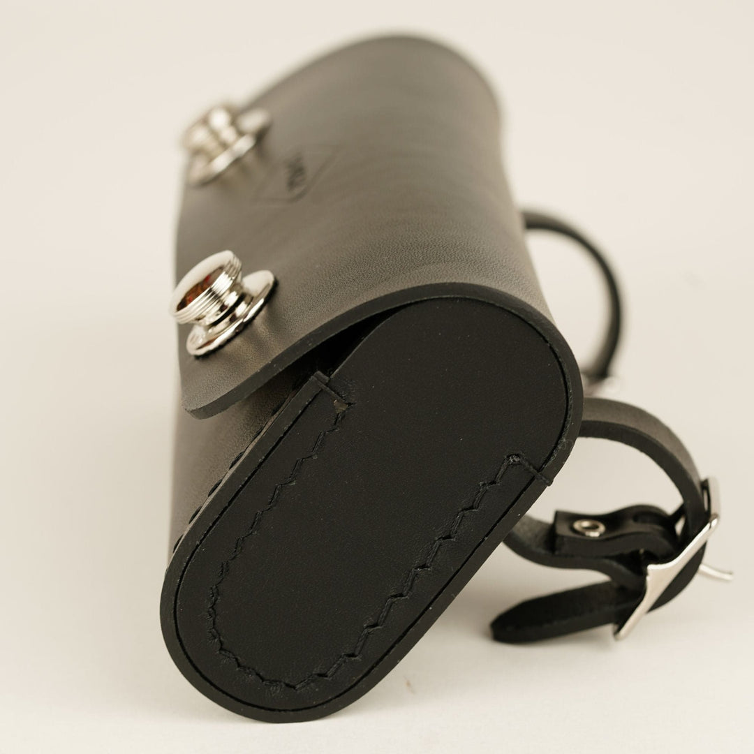 Classic Vintage Bicycle Saddle Bag Black Normal Silver Hardware side view