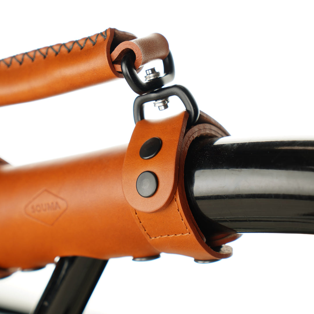 Brompton Heavy Duty Leather Carry Handle honey, stitching and snaps detail