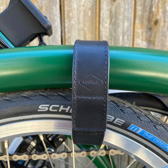 Black Leather Brompton wheel frame strap and trousers strap 2in1 - Brompton accessories - Souma Leather - close up logo