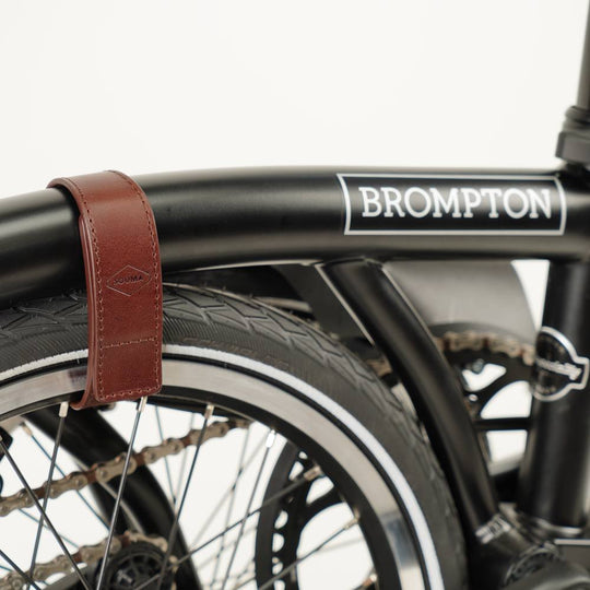 Brown Leather Brompton wheel frame strap and trousers strap 2in1 - Brompton accessories - Souma Leather - close up logo