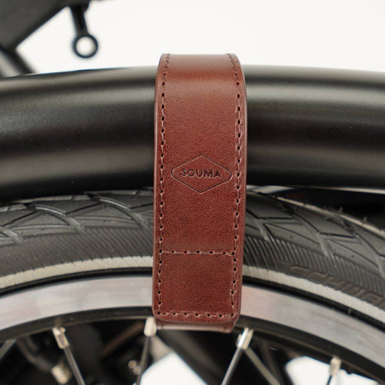 Brown Leather Brompton wheel frame strap and trousers strap 2in1 - Brompton accessories - Souma Leather - close up logo