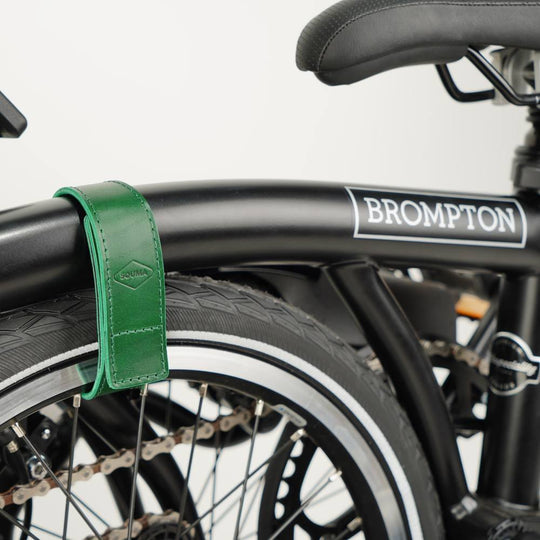 Green Leather Brompton wheel frame strap and trousers strap 2in1 - Brompton accessories - Souma Leather - close up 