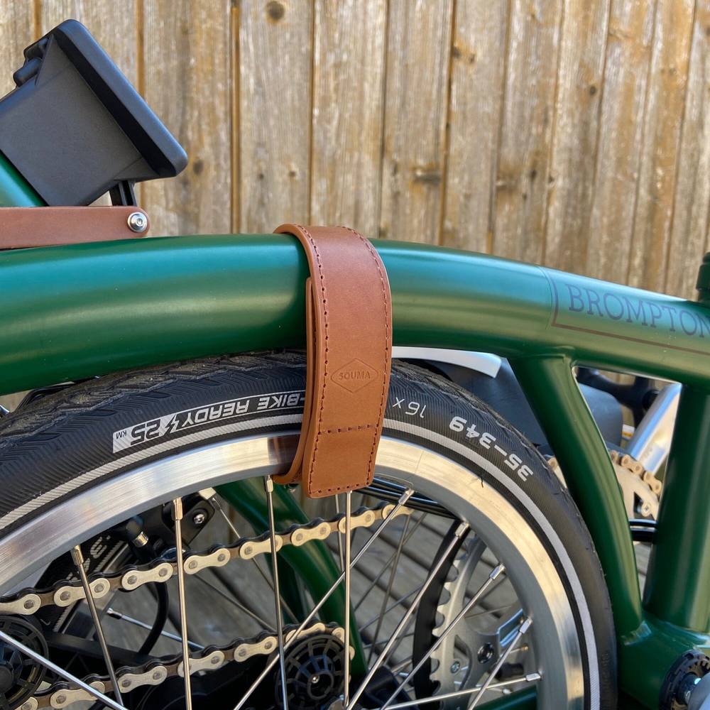 Honey Leather Brompton wheel frame strap and trousers strap 2in1 - Brompton accessories - Souma Leather - close up