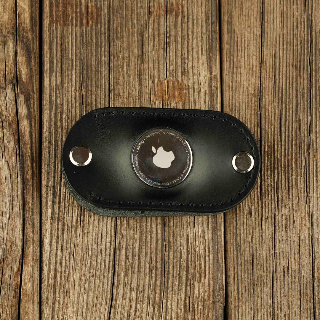 Apple AirTag key organizer Black keys inside, airtag detail