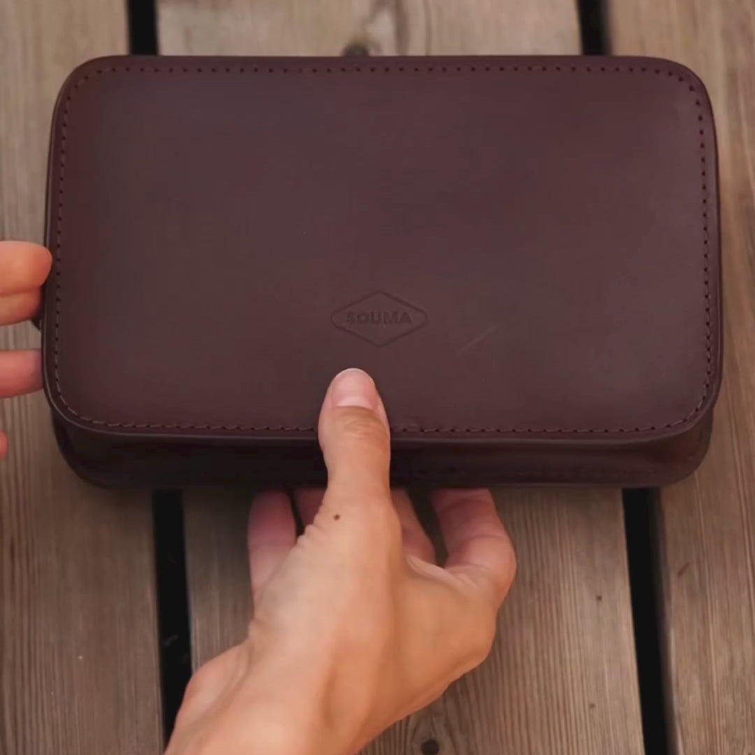 Brompton front pouch brown presentation