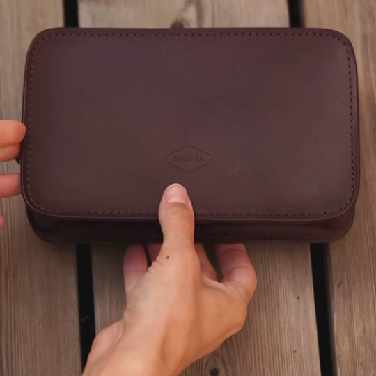 Brompton front pouch brown presentation