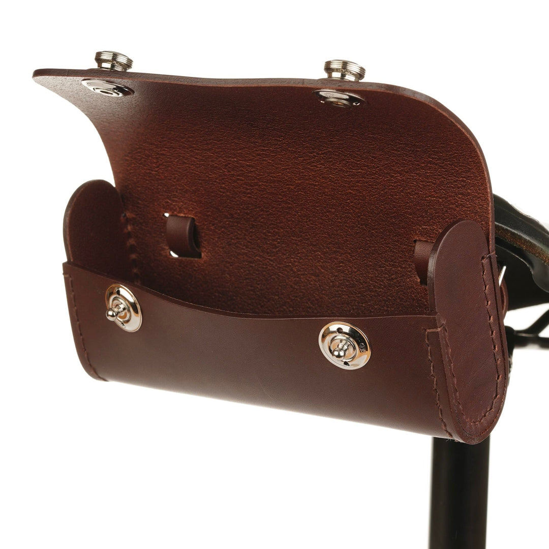 traditional saddle bag brown silver hardware normal open