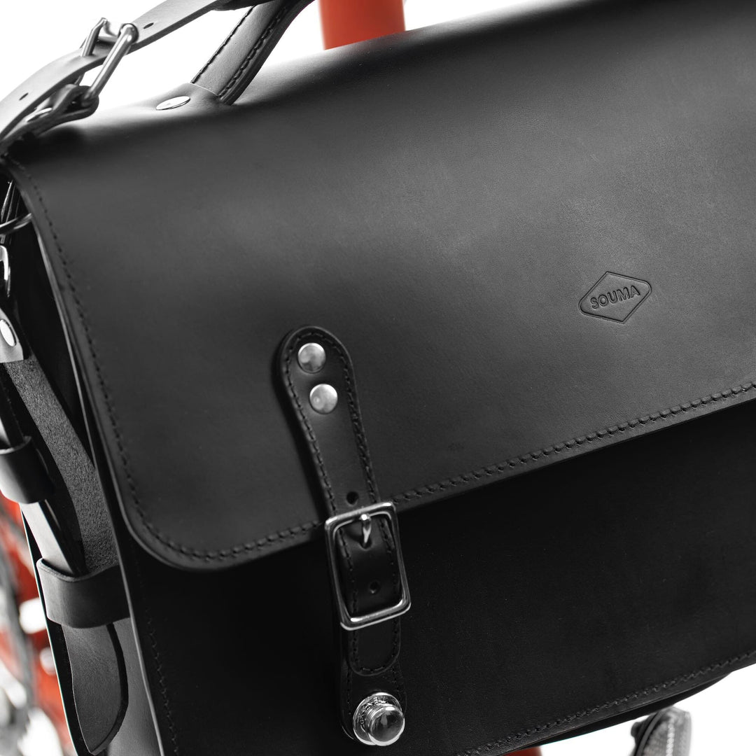 Brompton Bag / Leather Briefcase Souma Leather black another detail of closure system with Souma logo