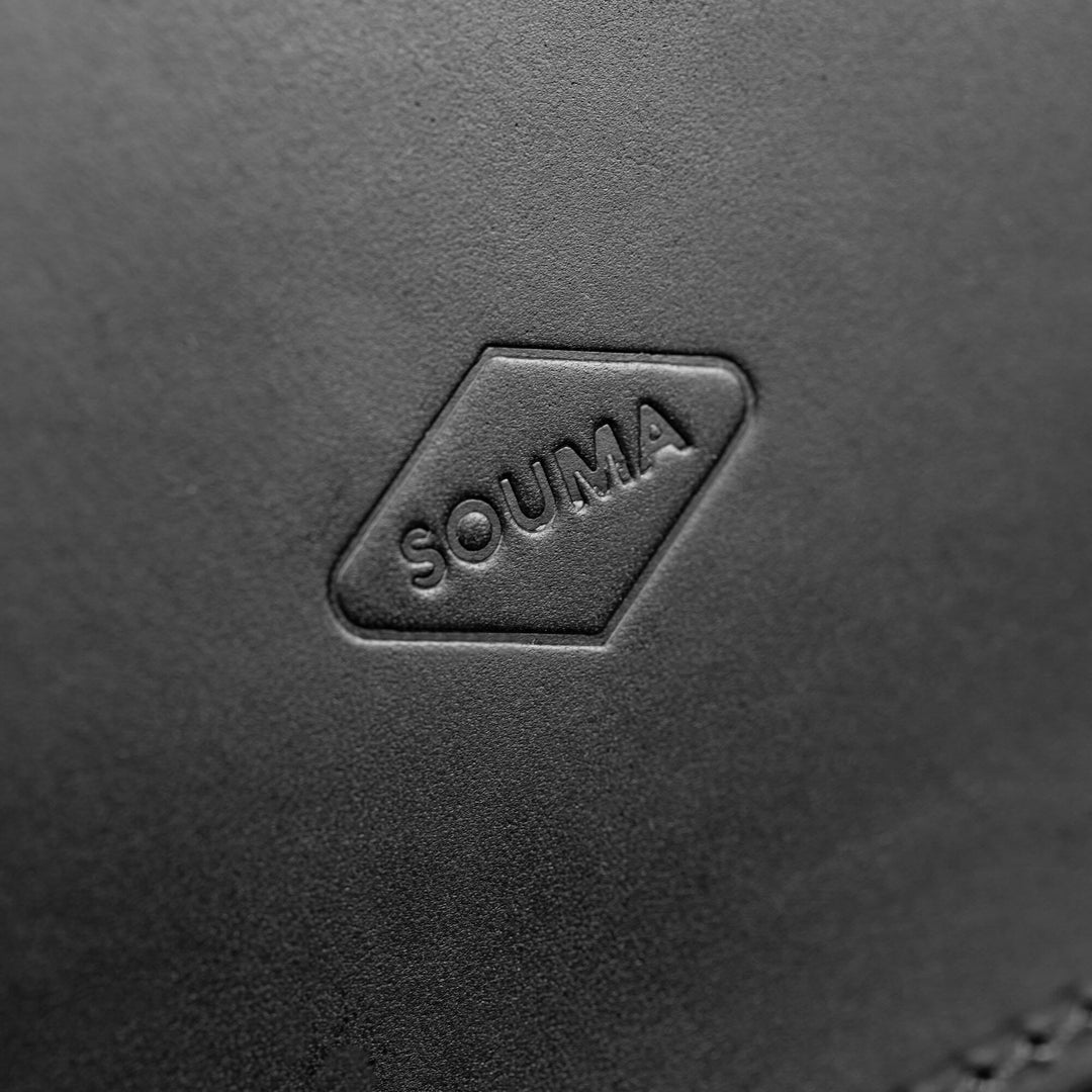 Brompton Bag / Leather Briefcase Souma Leather black detail of Souma logo
