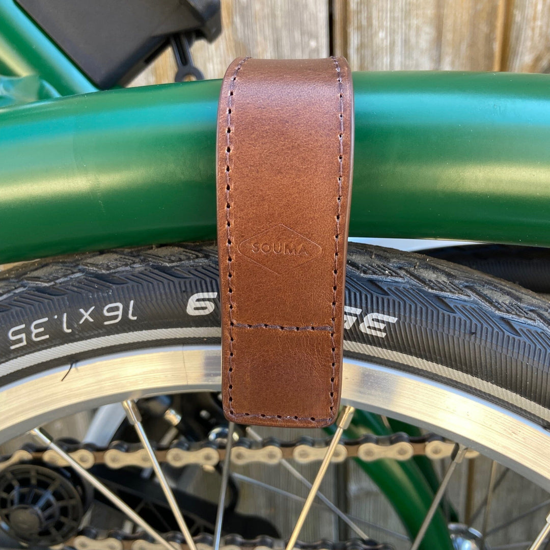 Brown version of Brompton leather wheel frame strap and trousers strap 2in1 detail