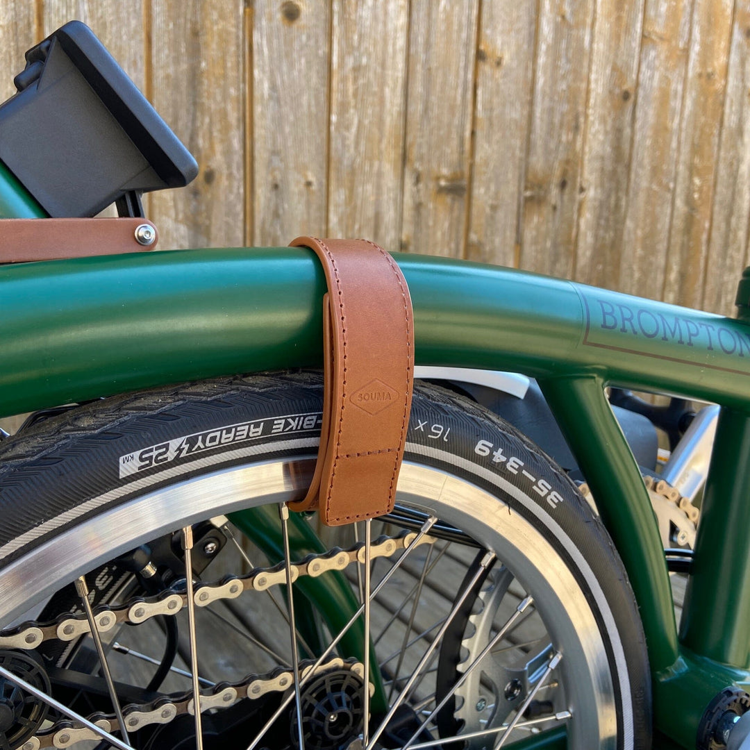 Honey version of Brompton leather wheel frame strap and trousers strap 2in1 detail