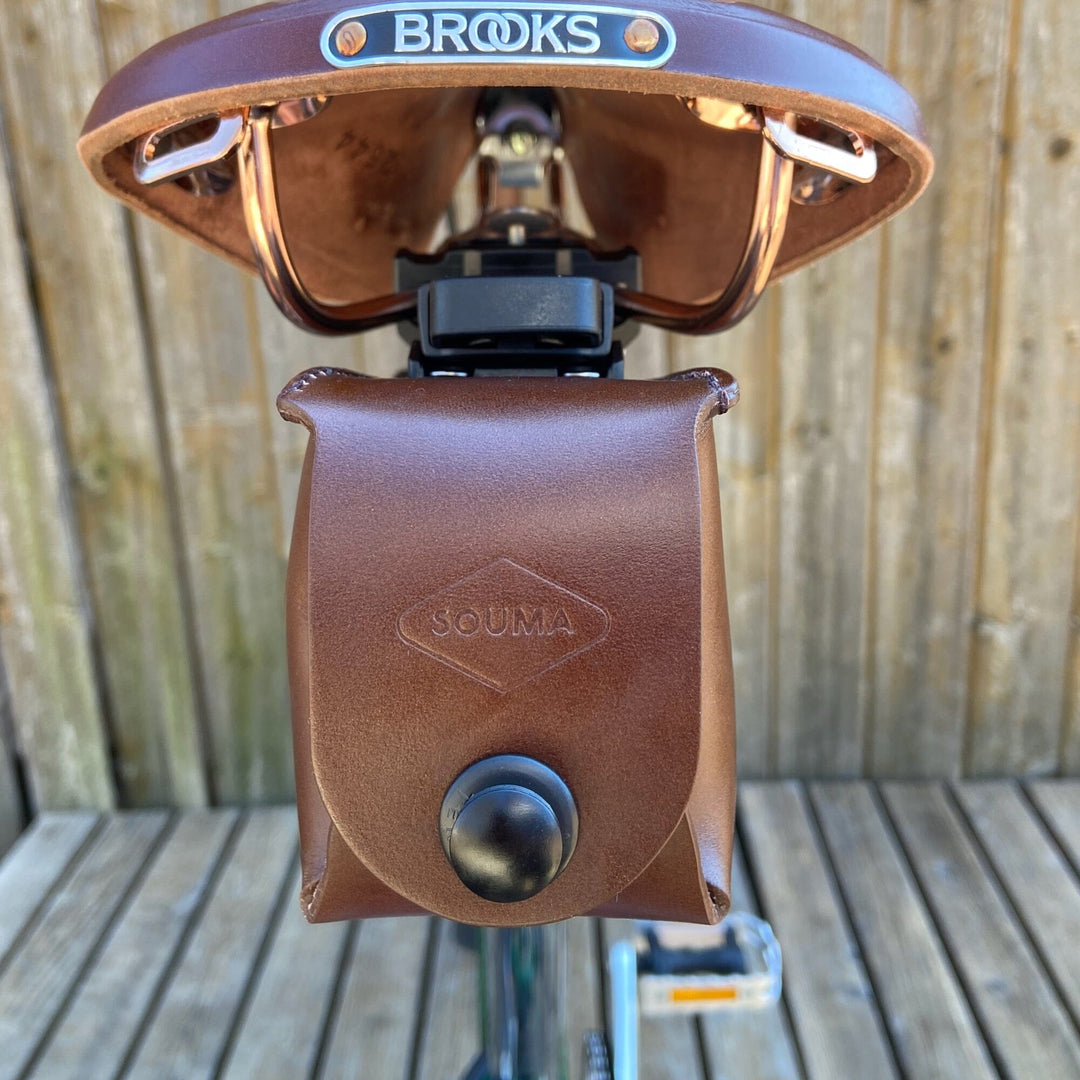 Bicycle Leather Saddle Bag - Quick Release Souma Leather Brown detail