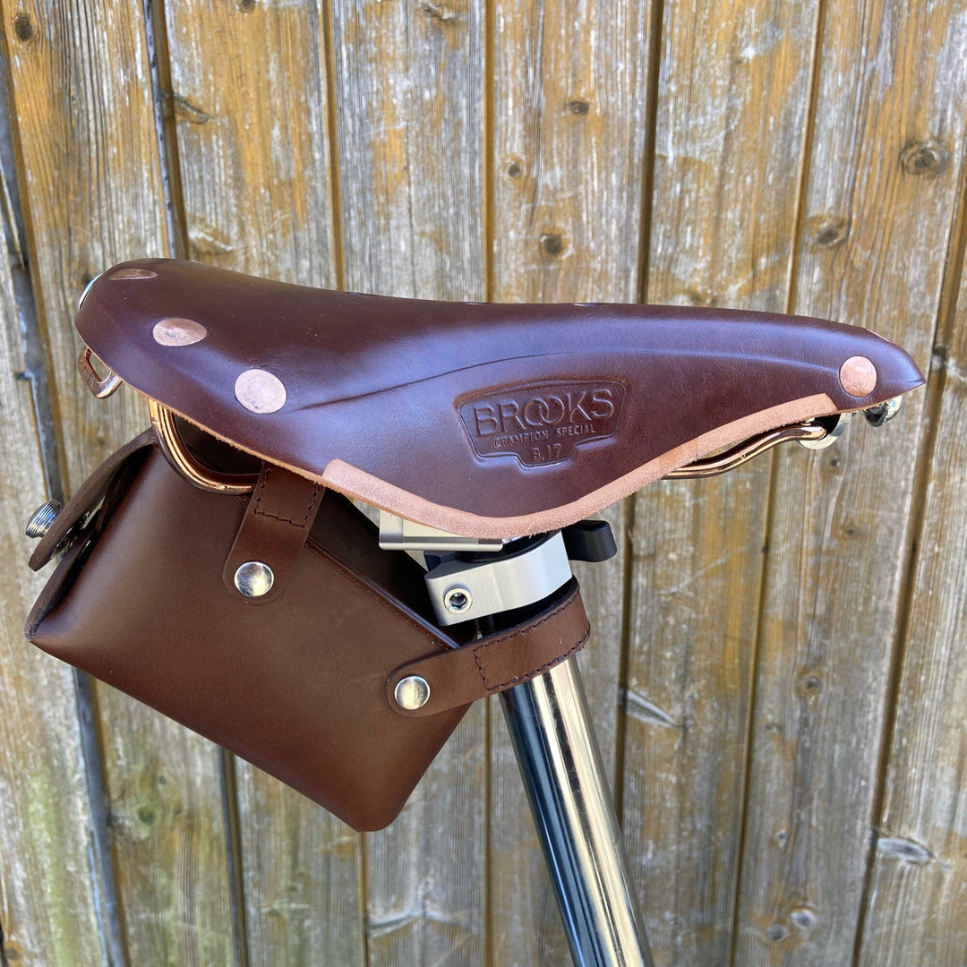 Brompton Saddle bag brown with silver side view